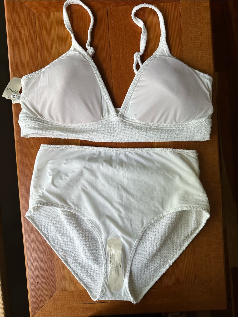 NWT Aerie Women’s Two Piece Textured Swimsuit, White - Size L, XL - Picture 3 of 7